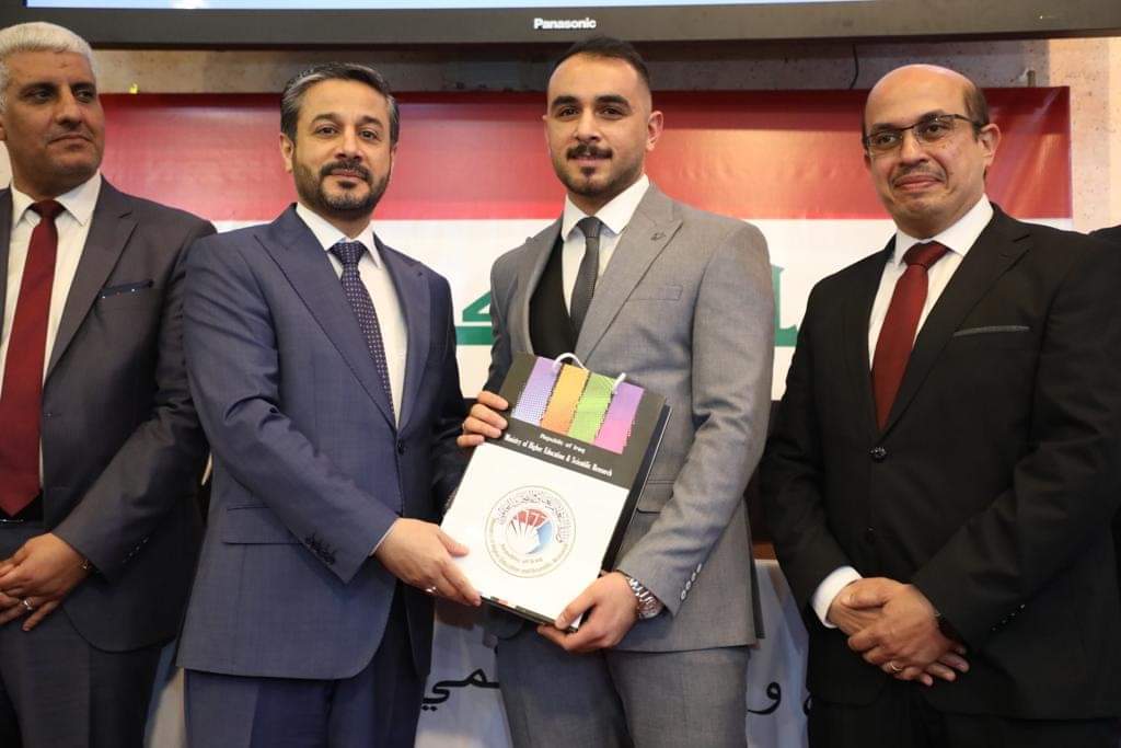 Read more about the article Dr. Al-Aboudi Honors Top Medical Colleges’ Graduates With Creativity and Excellence Award, His Excellency Confirms On Higher Education’s Full support For Iraqi Medical Education Environment