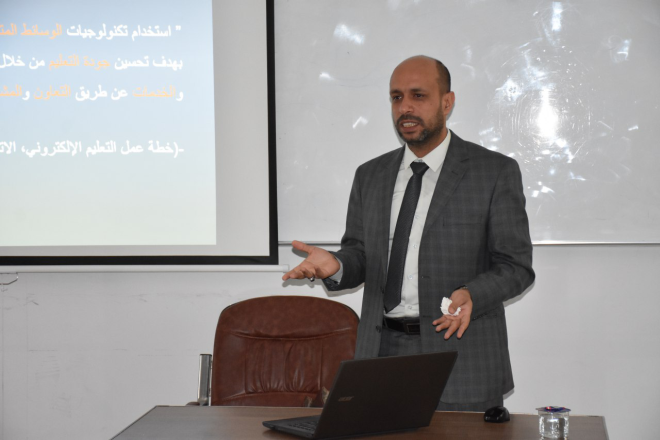 You are currently viewing رئيس قسم الحاسوب يقيم ورشة عمل حول التعليم الالكتروني في جامعة العين