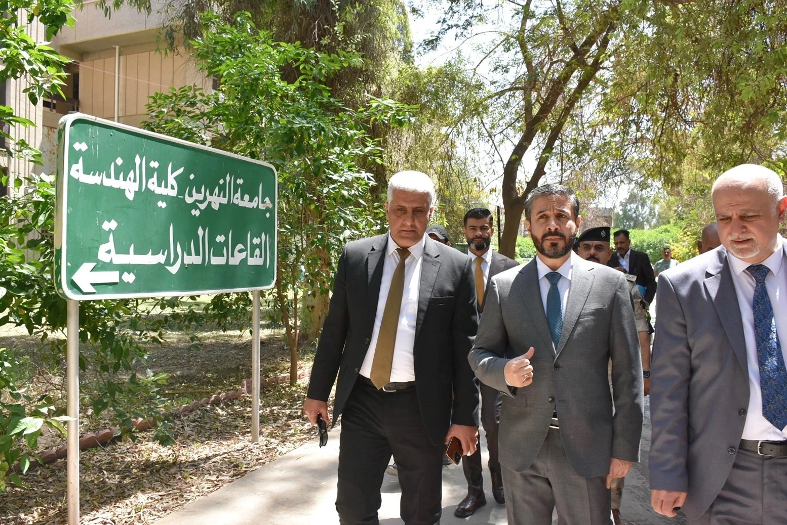 Read more about the article Dr. Al-Aboudi Visits Al-Nahrain University, His Excellency Follows up its Colleges, Halls & Scientific Laboratories Before Final Exams
