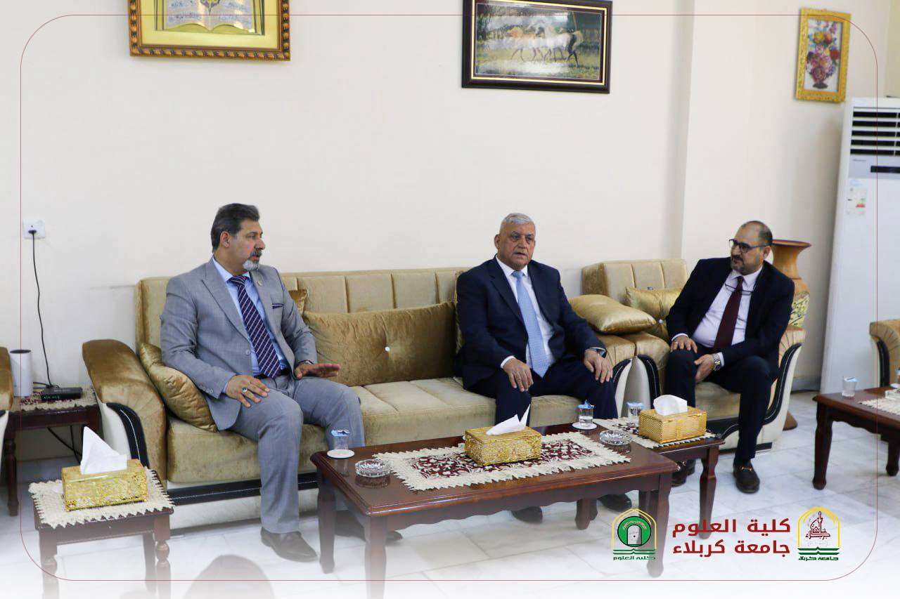 Read more about the article Visit of Provincial Council Member and President of the University of Kerbala to the faculty of Science