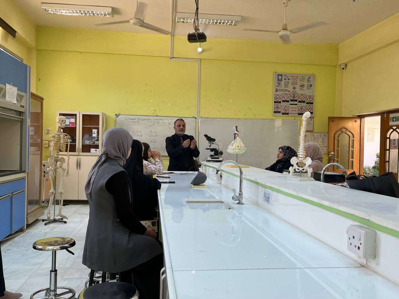Read more about the article The faculty of Science Organizes a Training Course Entitled “Safe Use of Laboratory Instruments”