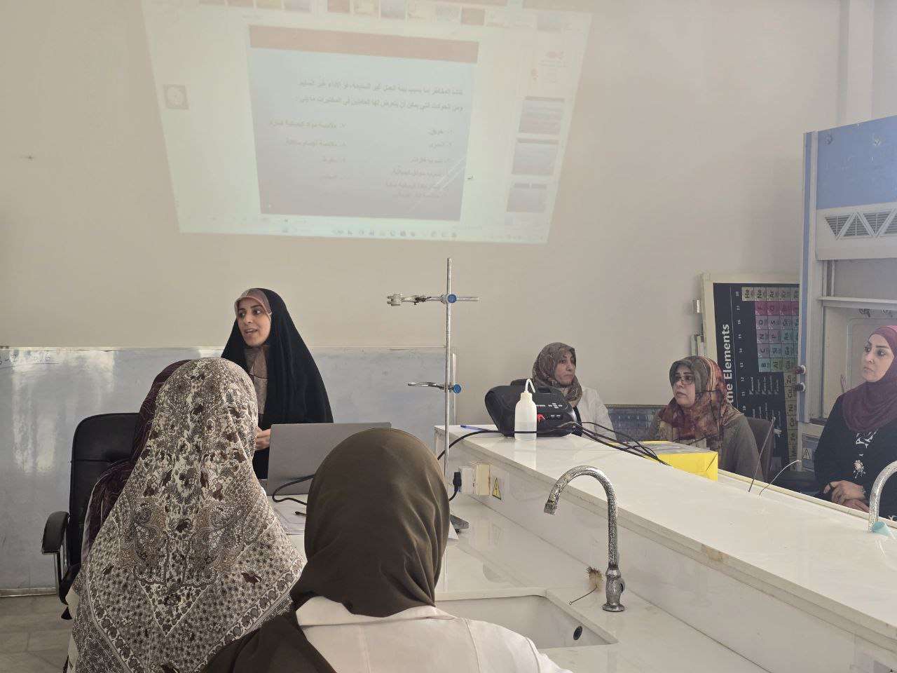 Read more about the article College of Science Organizes a Training Course Entitled: “Chemical Safety and Security Methods for the Storage and Preparation of Acidic and Basic Solutions”