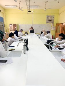 جامعة كربلاء تنظم دورة تدريبية بعنوان (الحشرات المضيئة)