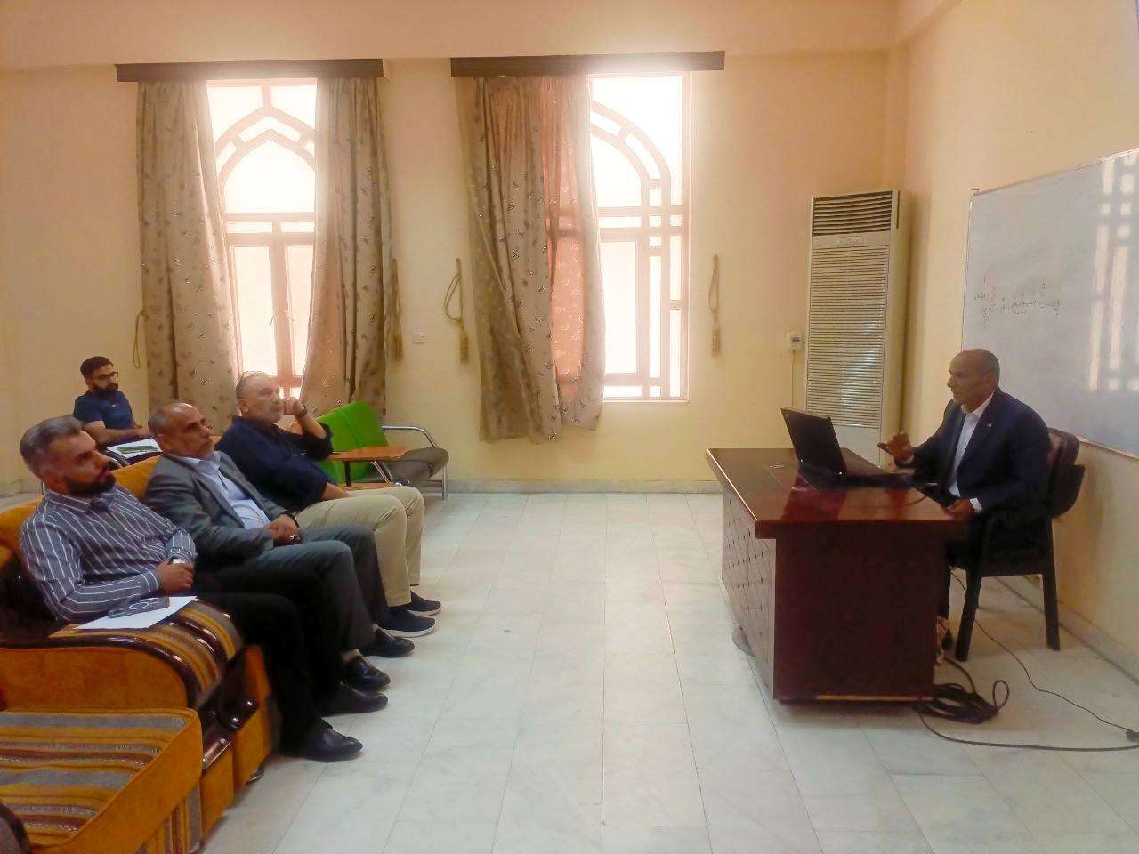 You are currently viewing كلية العلوم تنظم حلقة نقاشية بعنوان (الكيمياء الفراغية في تفاعل ديلز-ألدر)