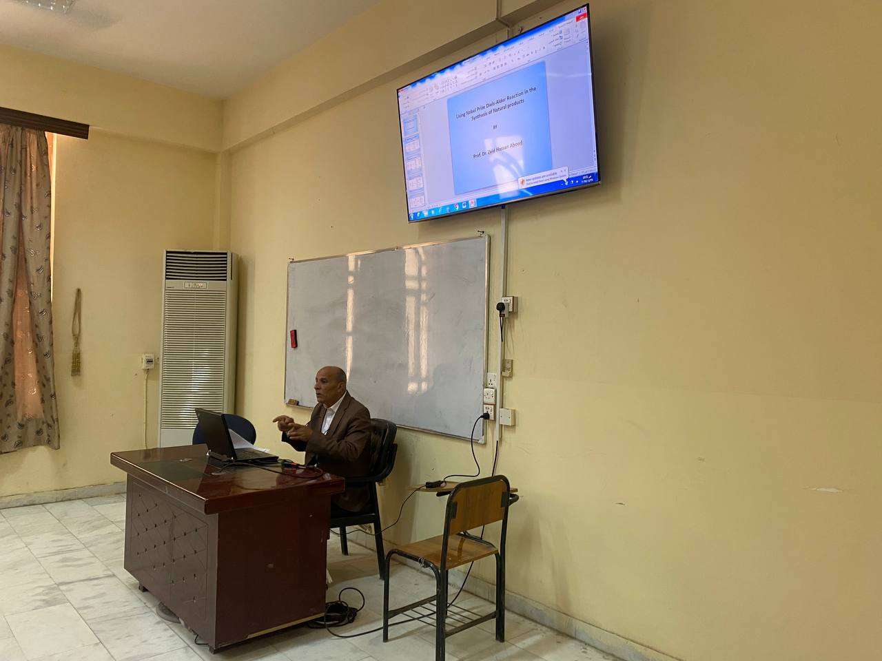 Read more about the article كلية العلوم بجامعة كربلاء تنظم ندوة حول “أهمية تفاعل ديلز-ألدر في تخليق المنتجات الطبيعية”