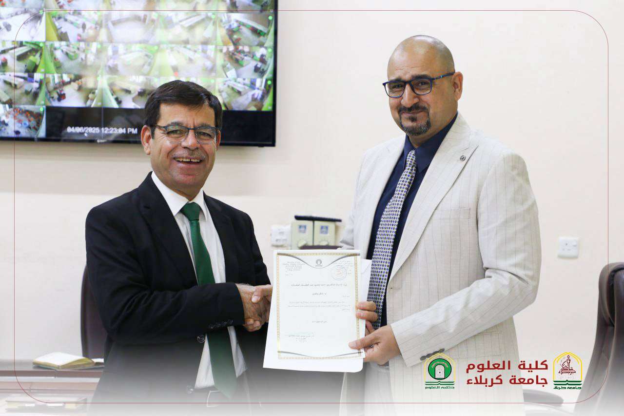You are currently viewing تكريم رئيس تحرير مجلة كربلاء الدولية للعلوم الحديثة في كلية العلوم