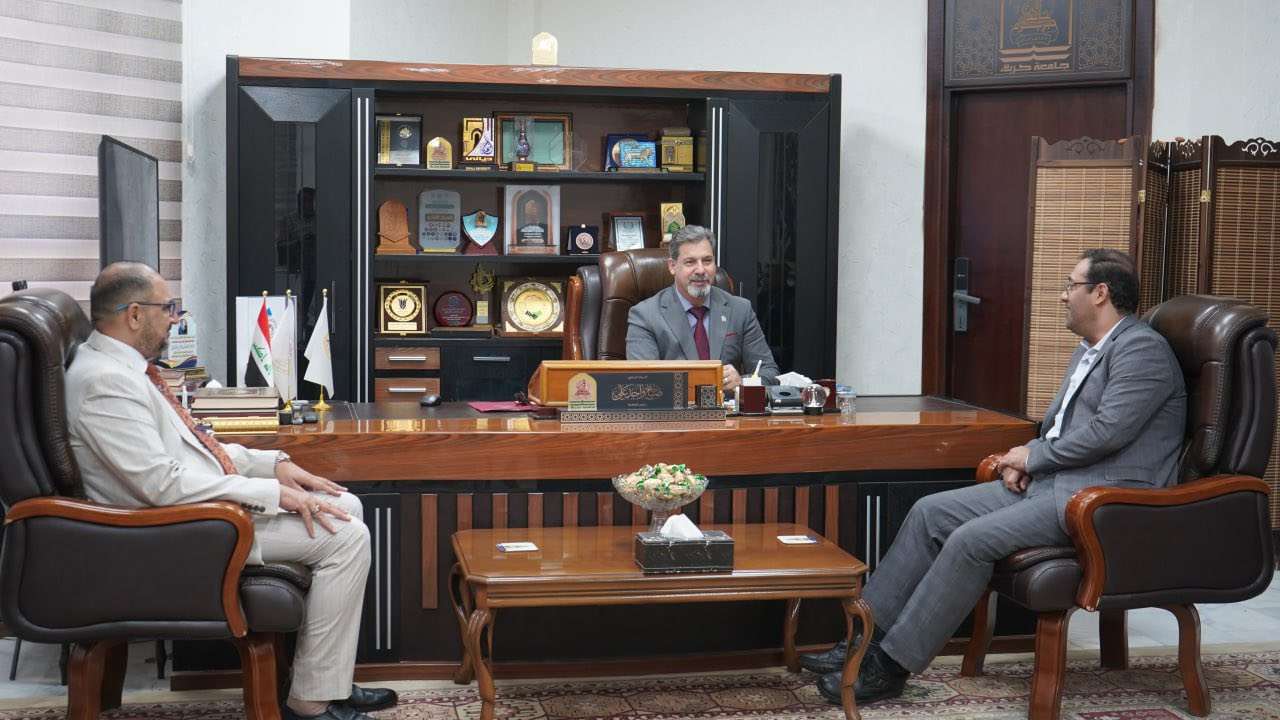 Read more about the article رئيس الجامعة يستقبل ممتحنا خارجيا من جامعة إيران للعلوم والتكنولوجيا