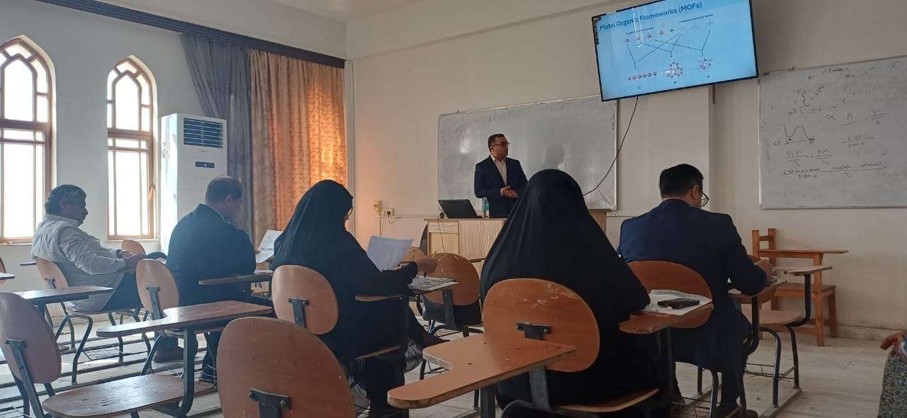 You are currently viewing إجراء الامتحان الشامل الشفوي للطالب محمد طاهر عيسى في قسم الكيمياء