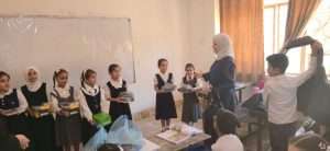 Read more about the article وفد من كلية العلوم بجامعة كربلاء يزور مدرسة التعاون الابتدائية لدعم الطالبات الأيتام والمحتاجات