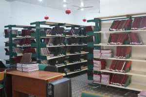 Read more about the article دفعة جديدة من الكتب والمراجع البحثية تصل إلى المكتبة المركزية في الجامعة