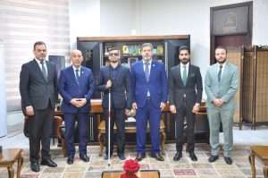 Read more about the article رئيس الجامعة يستقبل الفريق القرآني بعد إحرازه المركز الثالث في المسابقة الوطنية