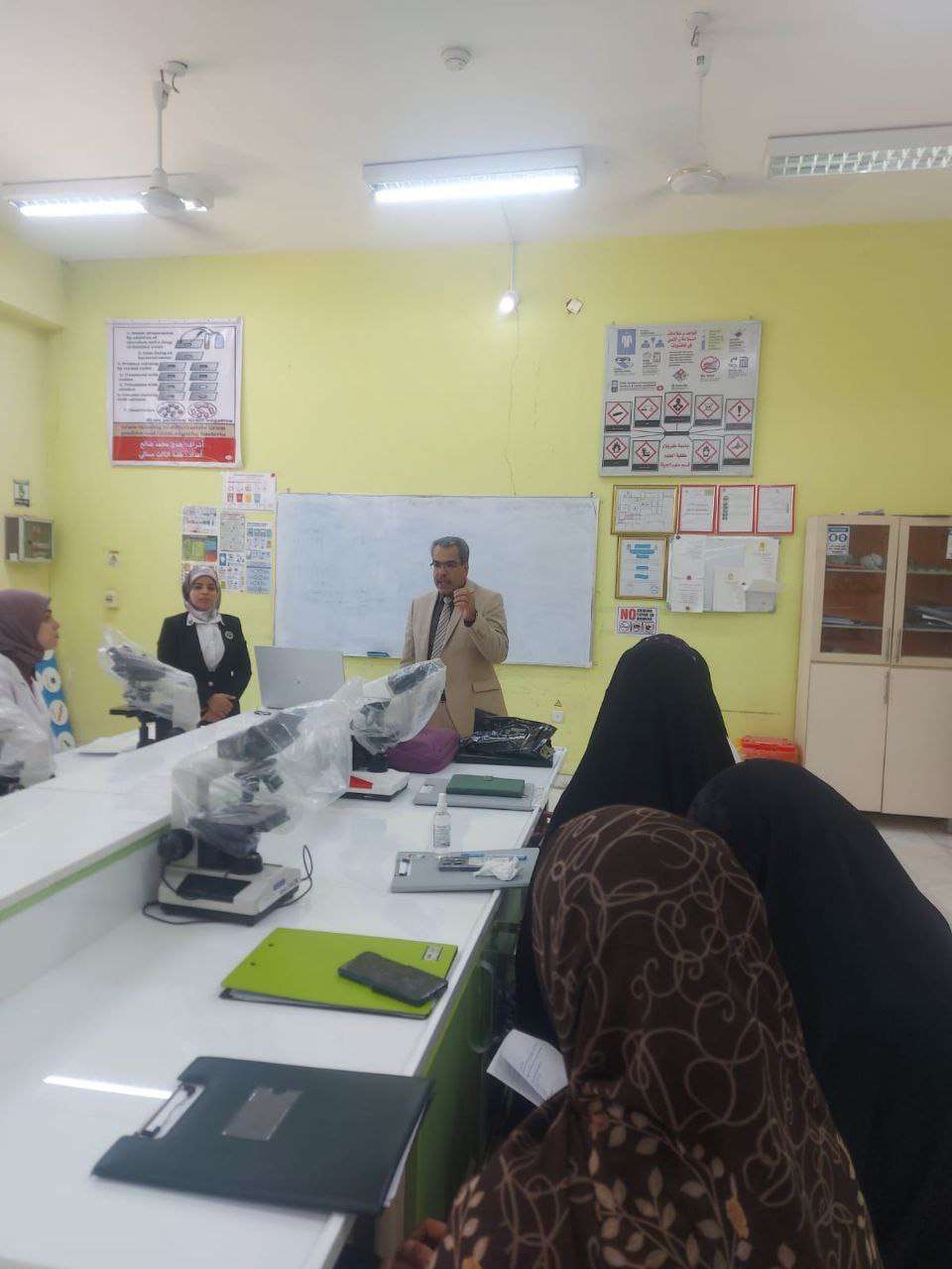 You are currently viewing كلية العلوم تنظم دورة حول إدارة العينات الميكروبية