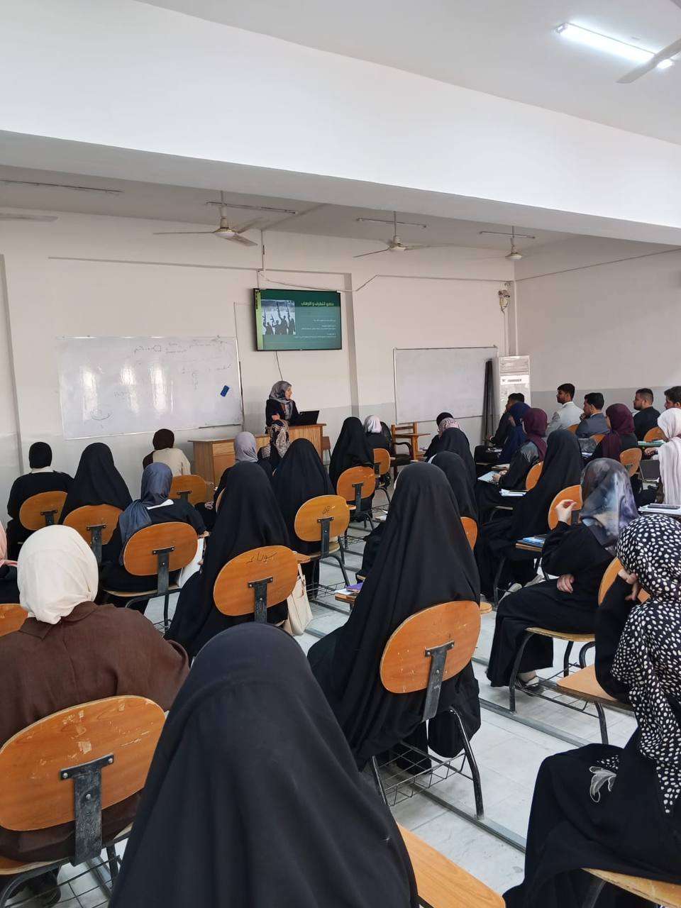 Read more about the article كلية العلوم تنظم ندوة علمية بعنوان “الوقاية من الانتحار: الوعي، الاكتشاف المبكر، ودور الجامعة في الدعم النفسي”